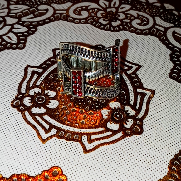 Ring - Picture 1 of 2